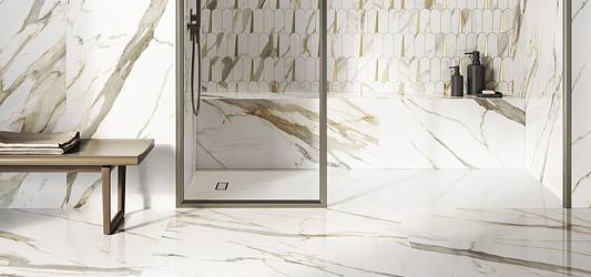 Уютная квартира в современном стиле с мрамором Calacatta Gold