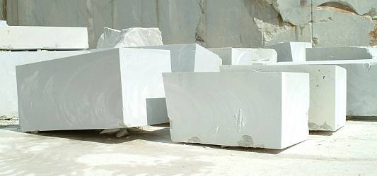 Мрамор Calacatta в керамограните: изысканность без компромиссов