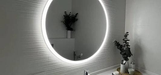 Белый цвет в интерьере: как визуально увеличить пространство с керамогранитом 