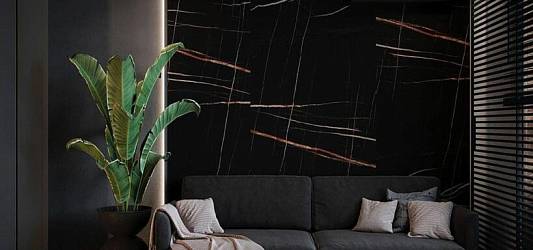 Отражение света: глянцевый темный керамогранит в интерьере